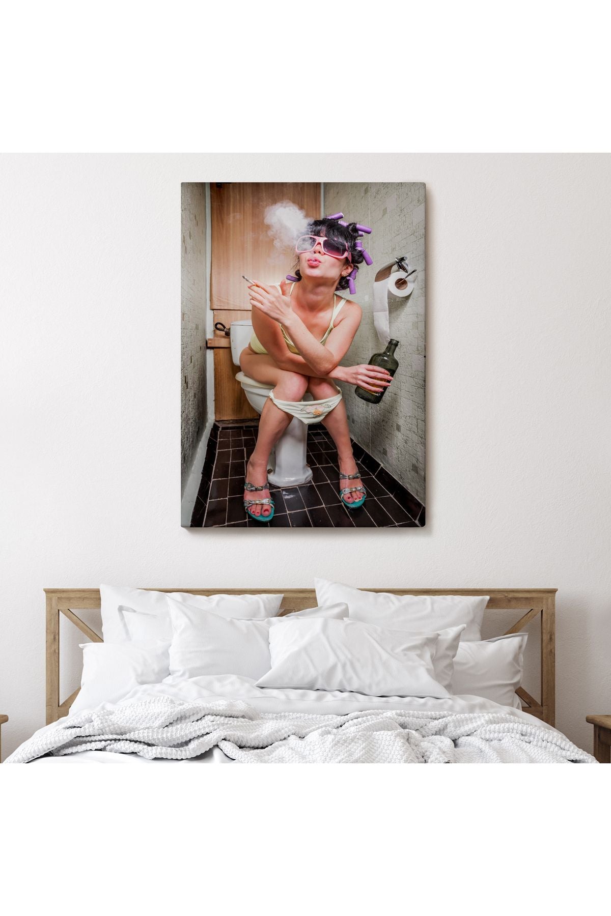 Tuvaletteki Kadın Kanvas Tablo-5104