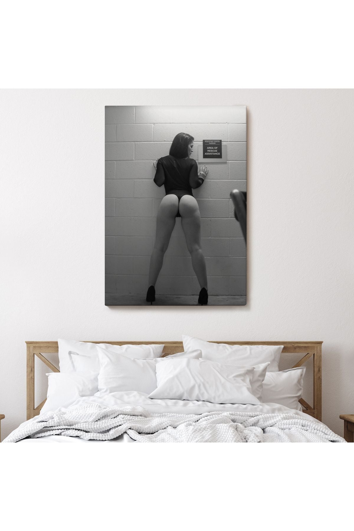 Duvara Yaslanan Pürüzsüz Seksi Adın Vücut Kanvas Tablo-5293