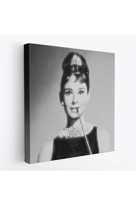 Audrey Hepburn'ün Siyah Bayaz Kanvas Tablosu-5071