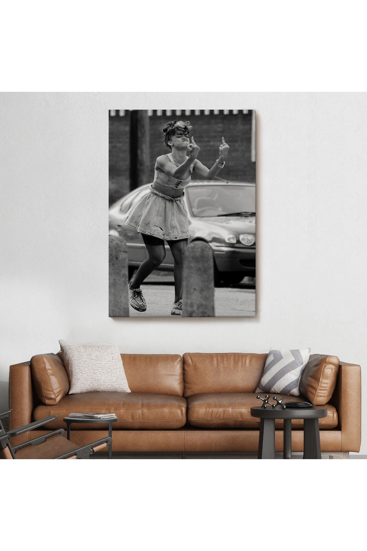 Rihanna Orta Parmak İşareti Tablosu, Fuck You-6337