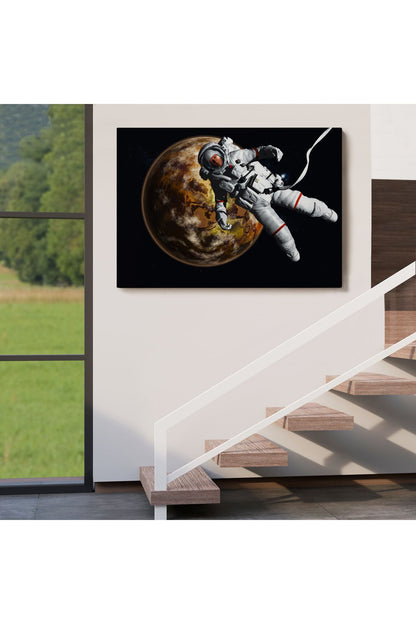Gezegenin Arka Planındaki Astronot Kanvas Duvar Tablosu-1182