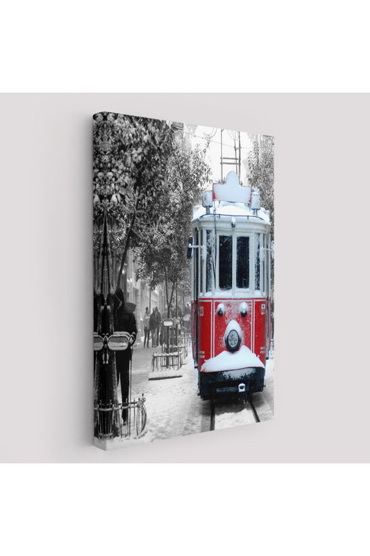 Karlı Bir İstiklal Caddesi ve Nostaljik Tramvay Tablosu-6404
