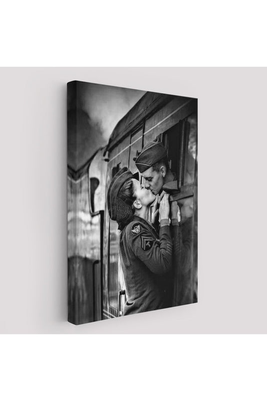 Ayrılık Zamanı Sevgilisi ile Trende Öpüşen Asker Kanvas Tablo-5227