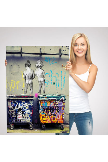 Bansky Çöp Kutusuna İşeyen Çocuklar Kanvas Tablosu / Hayat Kısa-5115