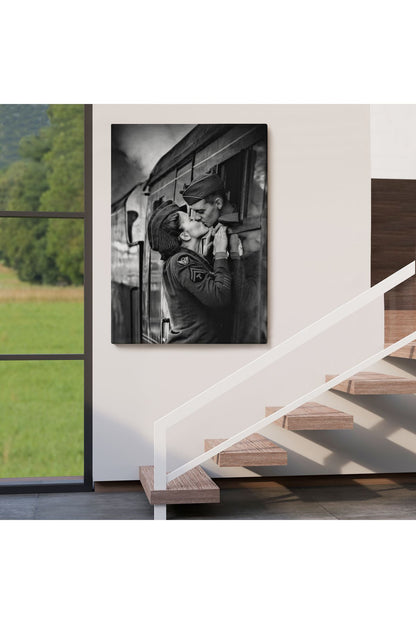 Ayrılık Zamanı Sevgilisi ile Trende Öpüşen Asker Kanvas Tablo-5227