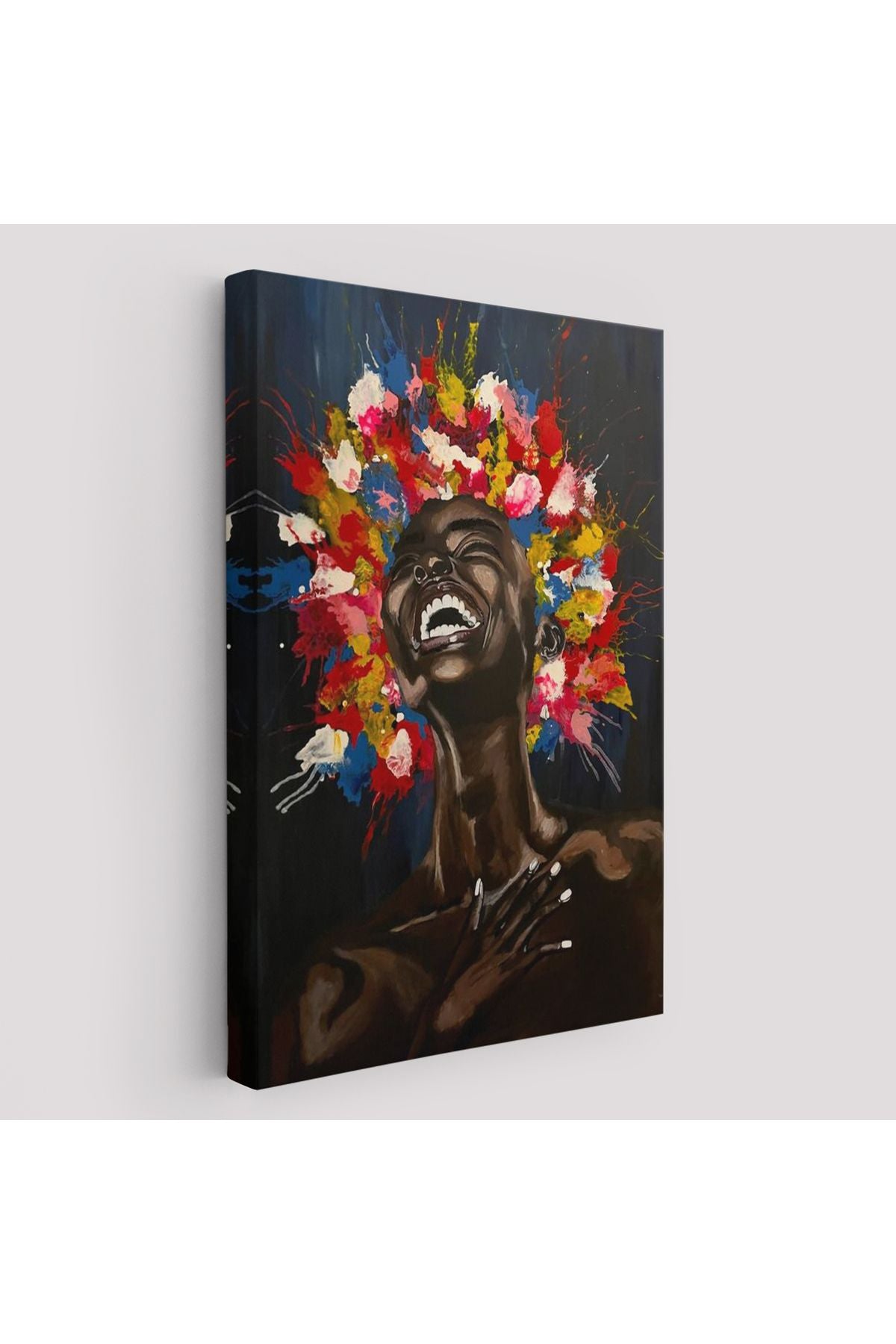 Yağlıboya Görünümlü Renkli Saçlı Gülen Siyahi Kadın Tablosu-6367