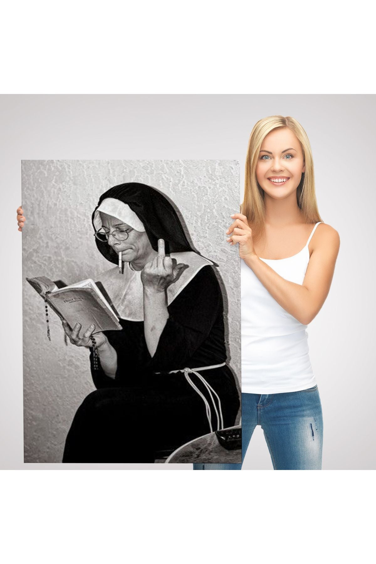 Orta Parmak İşareti Yapan Rahibe Dekoratif Duvar Tablosu-6126