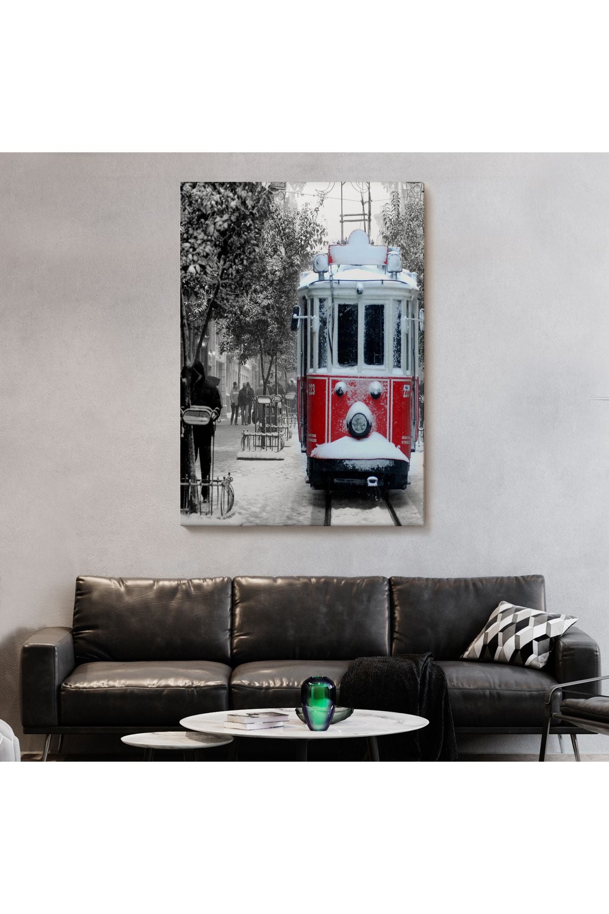 Karlı Bir İstiklal Caddesi ve Nostaljik Tramvay Tablosu-6404