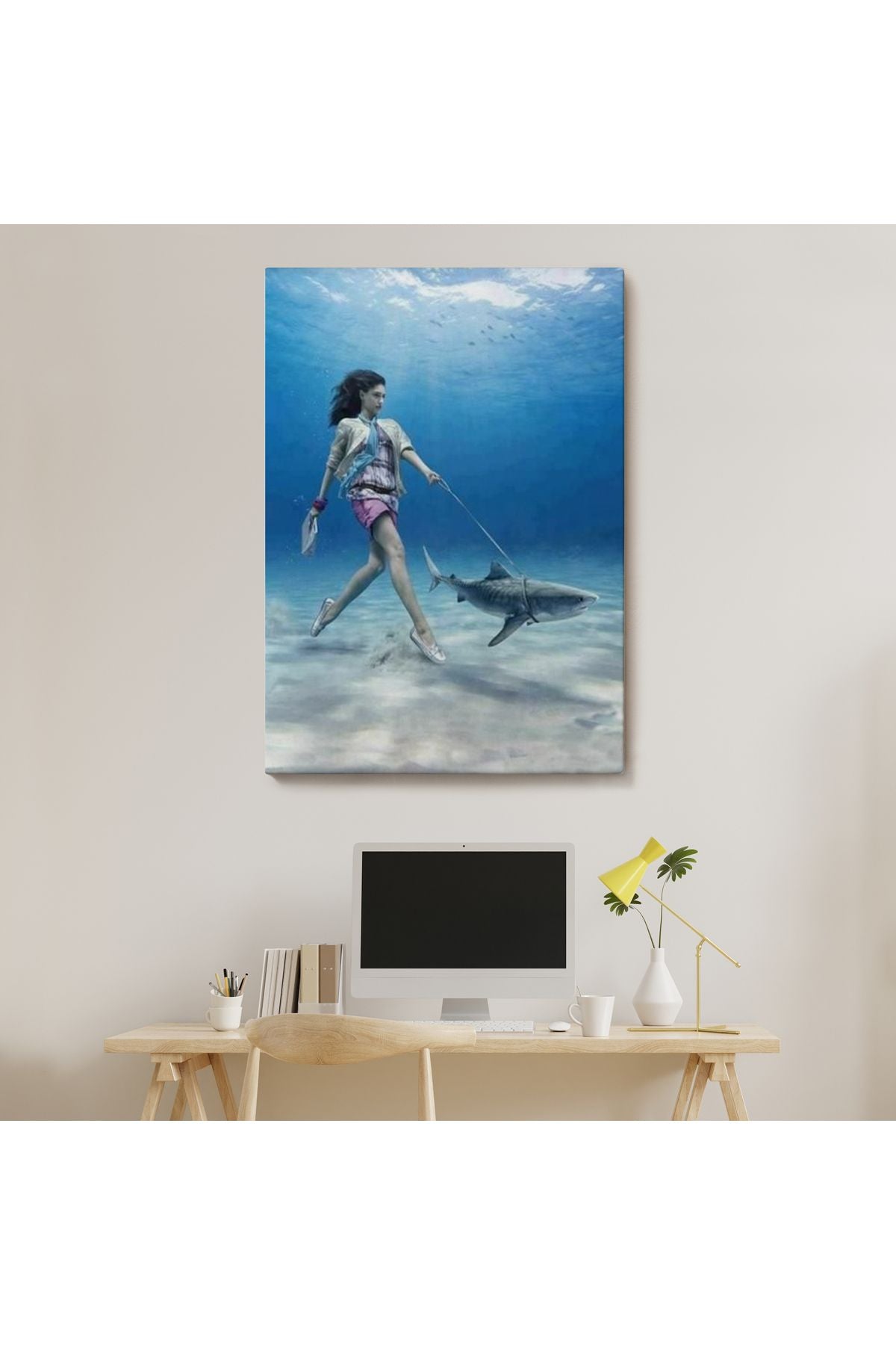 Su Altında Köpek Balığı Gezdiren Kadın Tablosu-6482