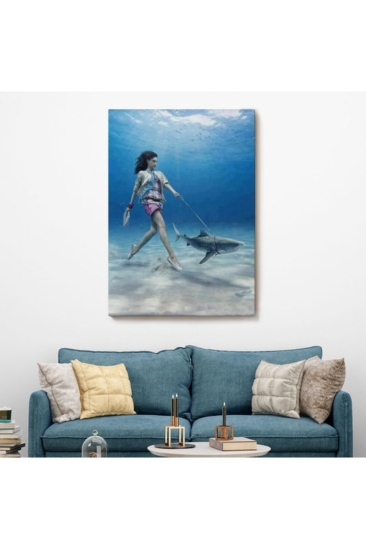 Su Altında Köpek Balığı Gezdiren Kadın Tablosu-6482