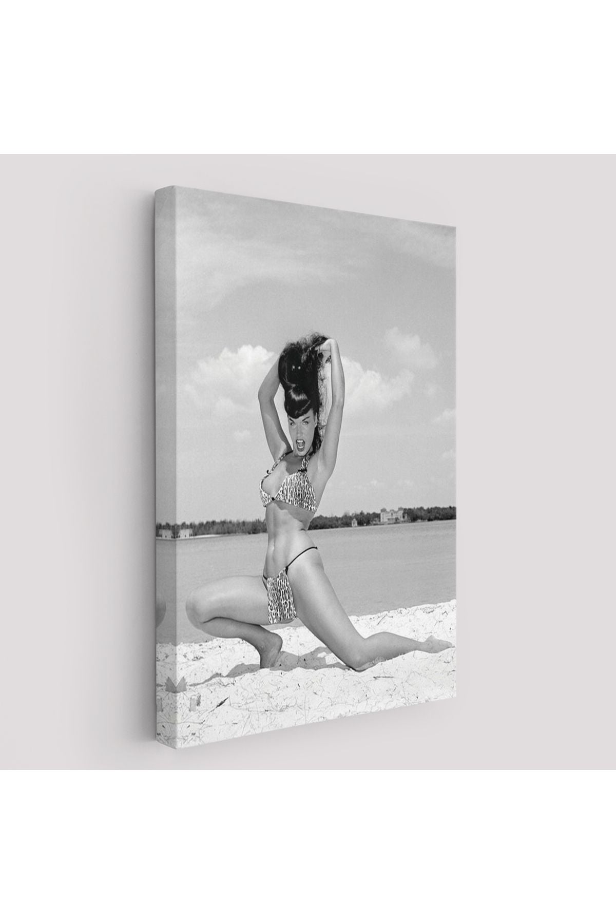 Leopar Bikinili Bettie Page Duvar Tablosu-6053
