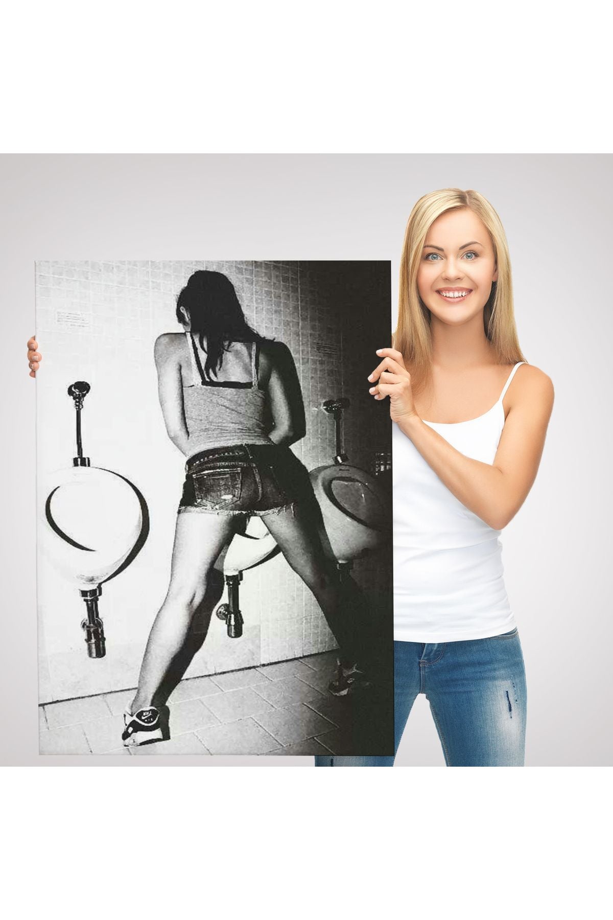 Pisuvara İşeyen Kadın Duvar Tablosu-6093