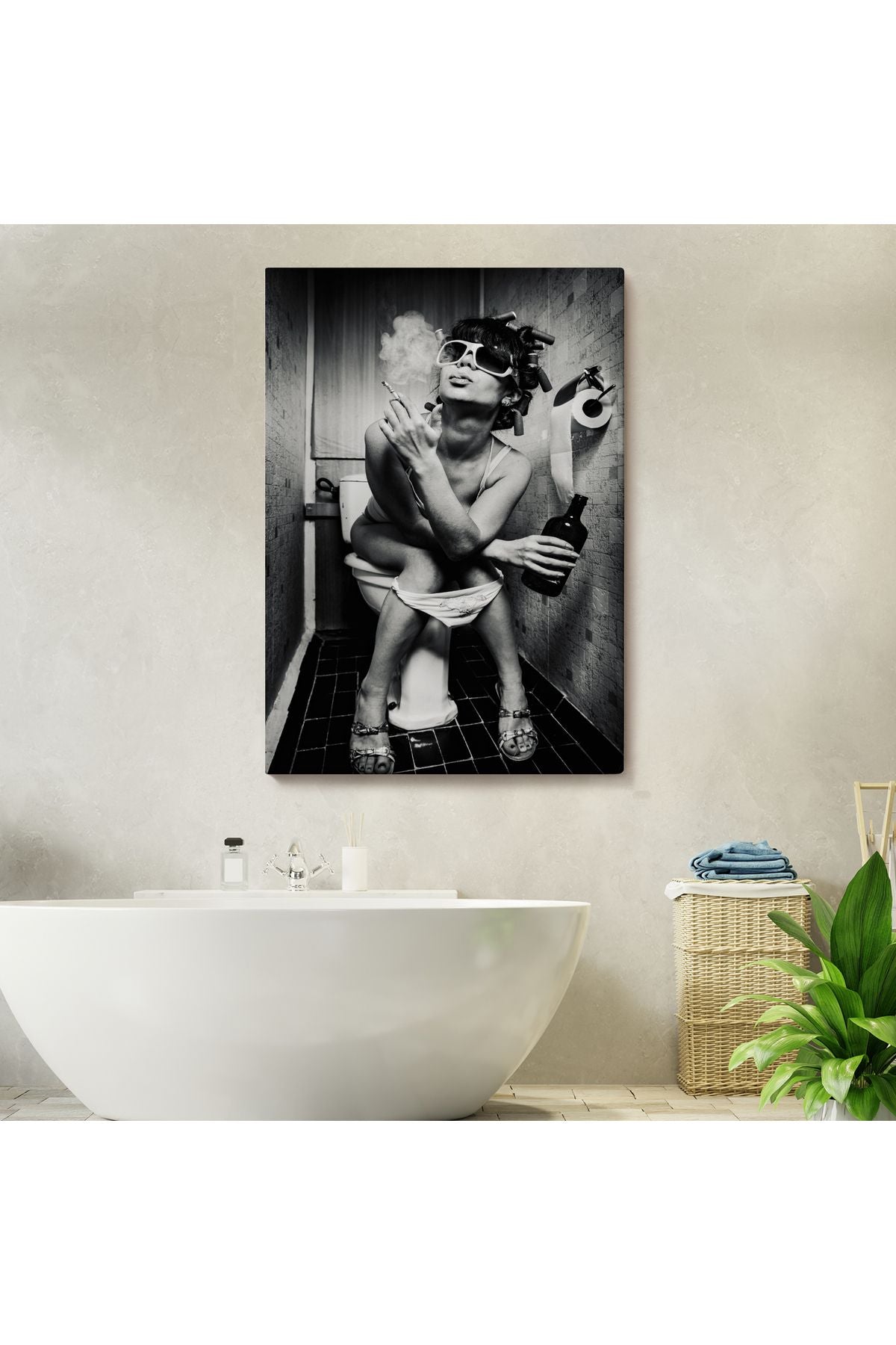 Tuvalette İçki ve Sıgara İçen Kadın Kanvas Tablo-5105