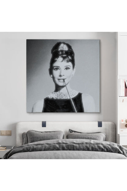 Audrey Hepburn'ün Siyah Bayaz Kanvas Tablosu-5071