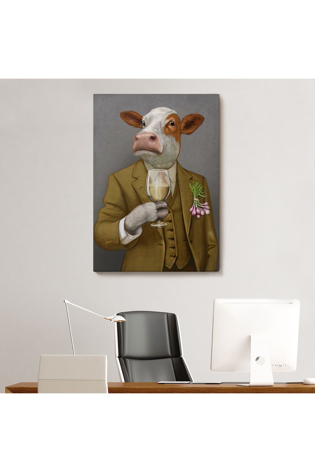 İnsan Kıyafetli Dana Dekoratif Duvar Tablosu -6375
