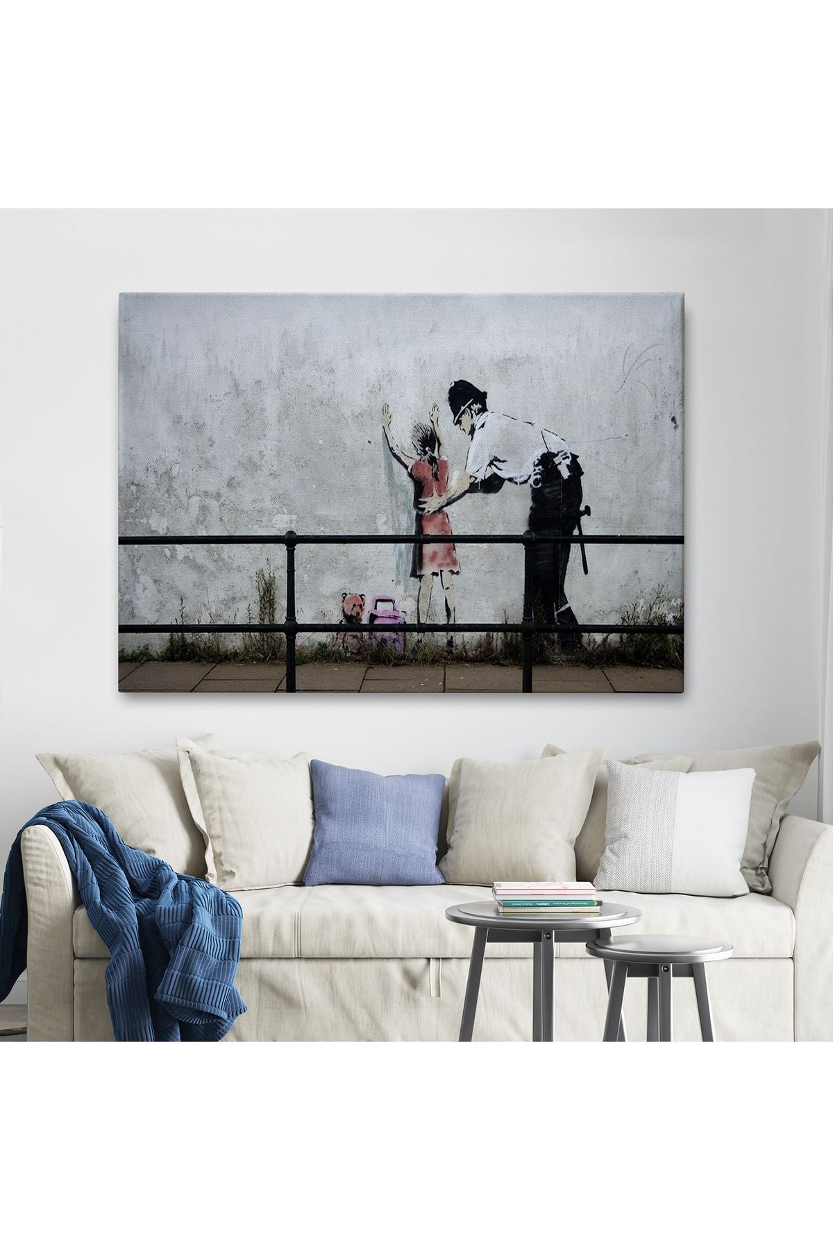 Bansky'nin Küçük Kız Çocuğunu Arayan Polis İsimli Çalışması Kanvas Tablo-5010