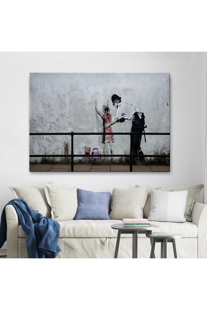Bansky'nin Küçük Kız Çocuğunu Arayan Polis İsimli Çalışması Kanvas Tablo-5010